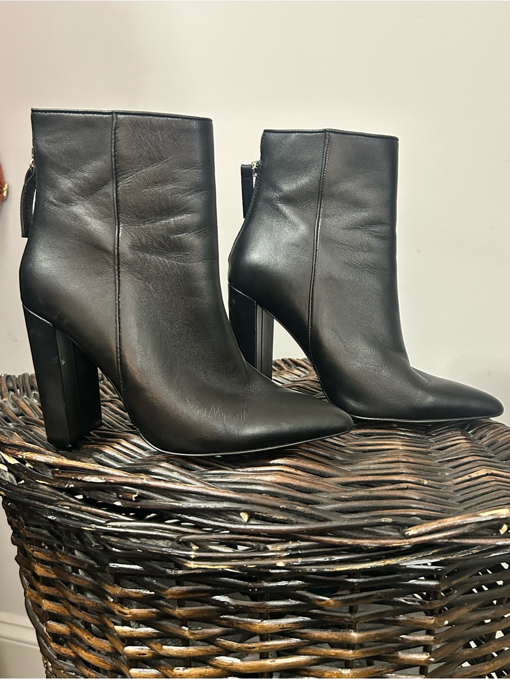 Steve Madden Black Pointed Toe Leather Ankle Boots